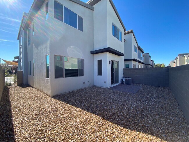 Building Photo - 3192 Timorasso Ave