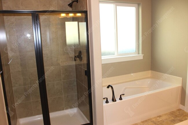 Building Photo - 3 BR home in Southeast Bend