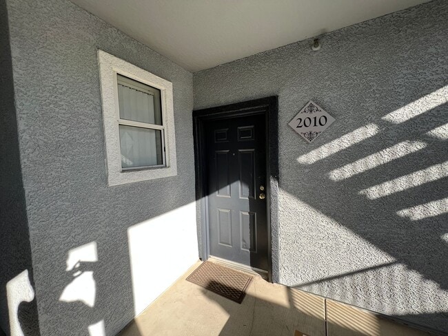 Building Photo - Awesome 1bed/1bath condo located in Centennial Hills