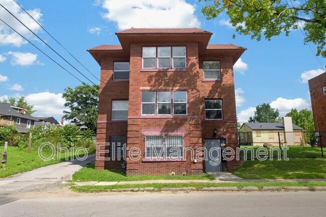 Building Photo - 1094 Oakwood Ave