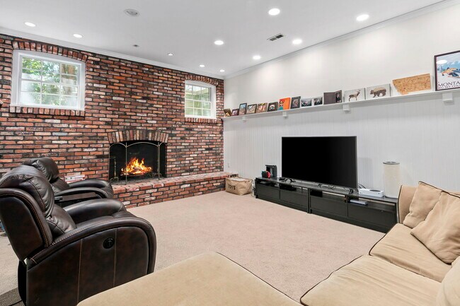 Building Photo - 6916 Seven Locks Rd