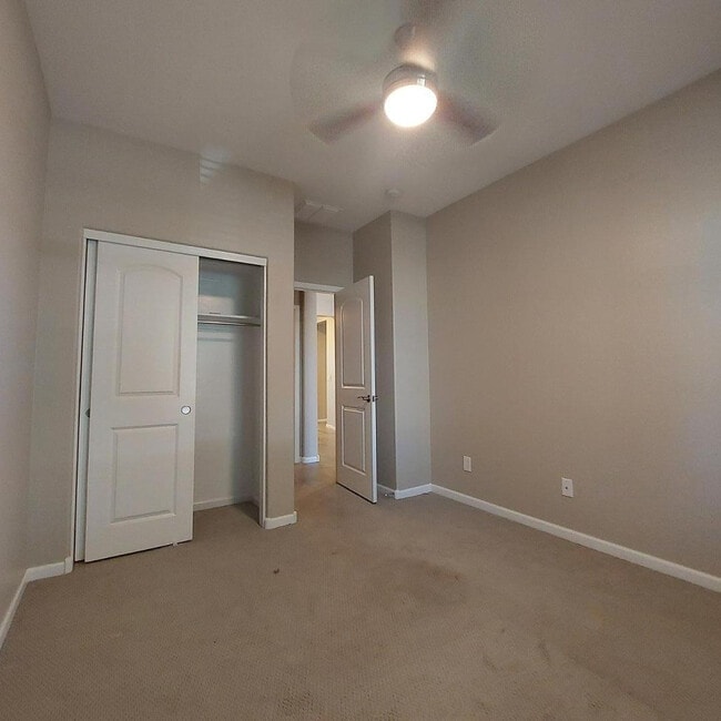 Building Photo - 1025 S 200th Ln