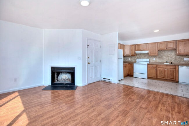 Building Photo - 638 Cove Rd