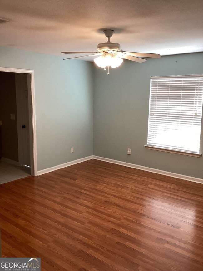 Building Photo - 365 Creekside Dr
