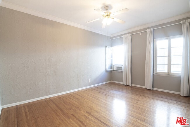 Building Photo - 1215 S Alfred St