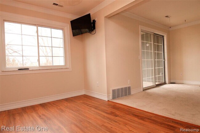 Building Photo - 480 Baldwin Ave