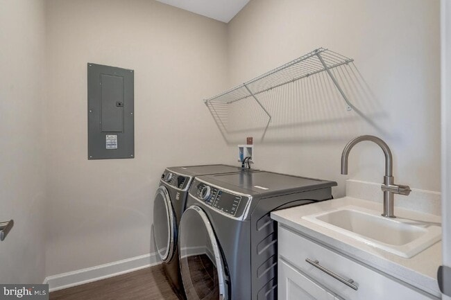 Building Photo - 43769 Metro Ter