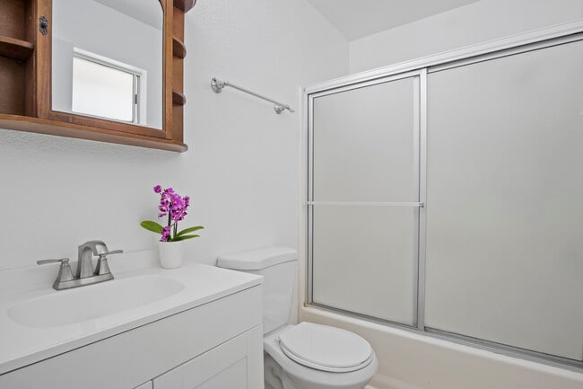 Building Photo - 39216 San Francisquito Canyon Rd