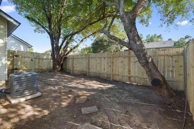 Building Photo - 2909 W Slaughter Ln
