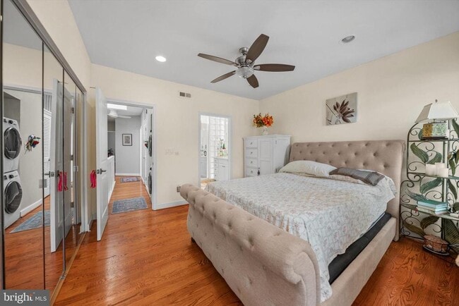 Building Photo - 211 F St NE