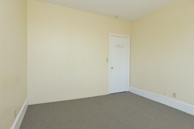 Building Photo - 178 Brighton Ave