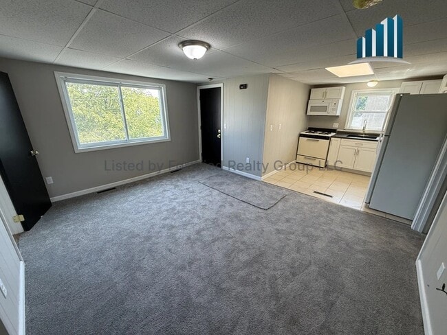 Building Photo - 85 Massasoit St
