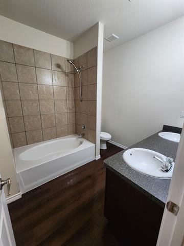 Building Photo - 5516 Del Rey Dr