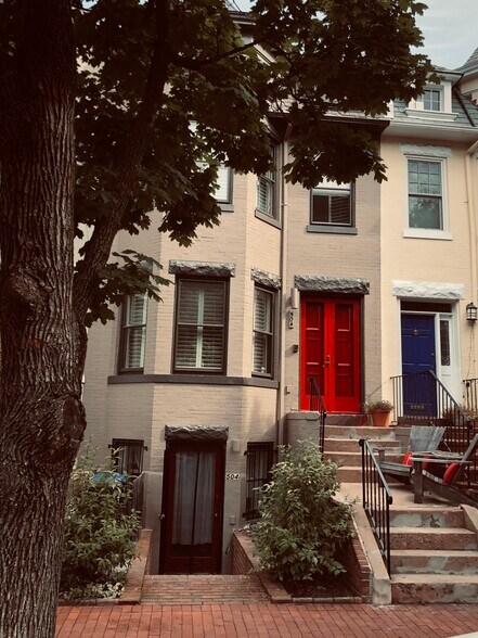 Primary Photo - 504 E St NE