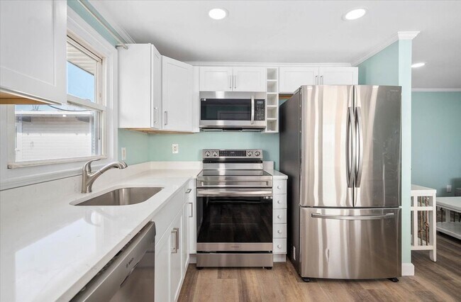 Building Photo - 322 Bayshore Dr