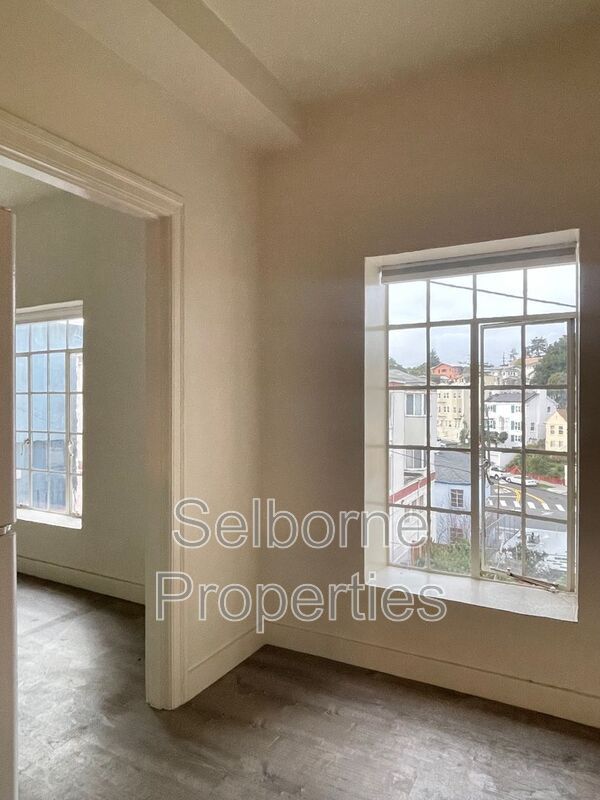 Building Photo - 2501 Ivy Dr