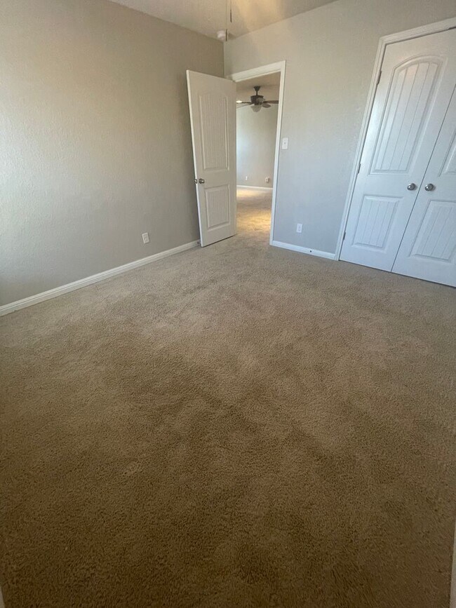 Building Photo - 22427 Carriage Bush