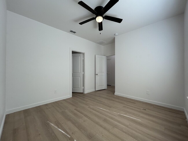 Building Photo - 5703 Kemper St