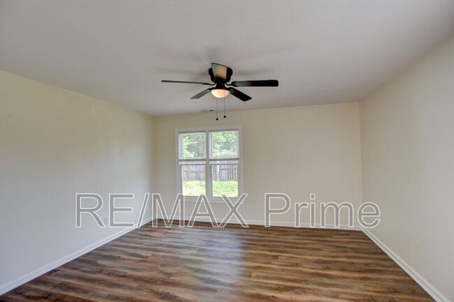 Building Photo - 3900 Raintree Ct