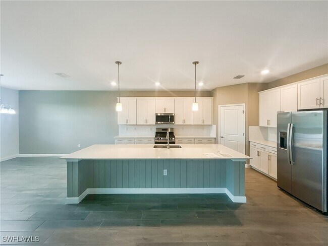 Building Photo - 20989 Napa Lp