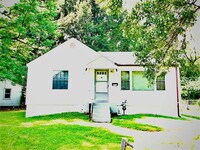 Building Photo - Comfortable Living with a Spacious Yard