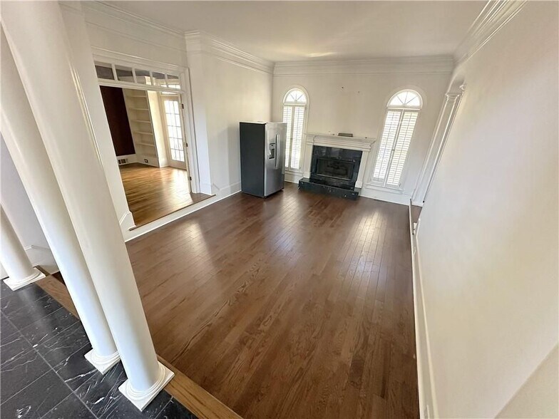 Building Photo - 3815 Sidestreet