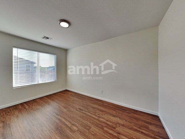 Building Photo - 40600 N Jay Ln