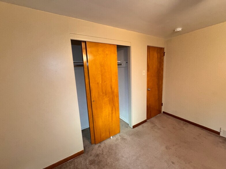 Building Photo - 213 Frankfort Ave