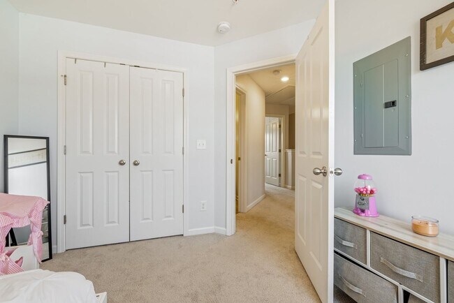 Building Photo - 409 Oldbury Ln