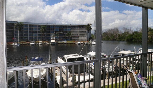 Building Photo - 1537 E Hillsboro Blvd