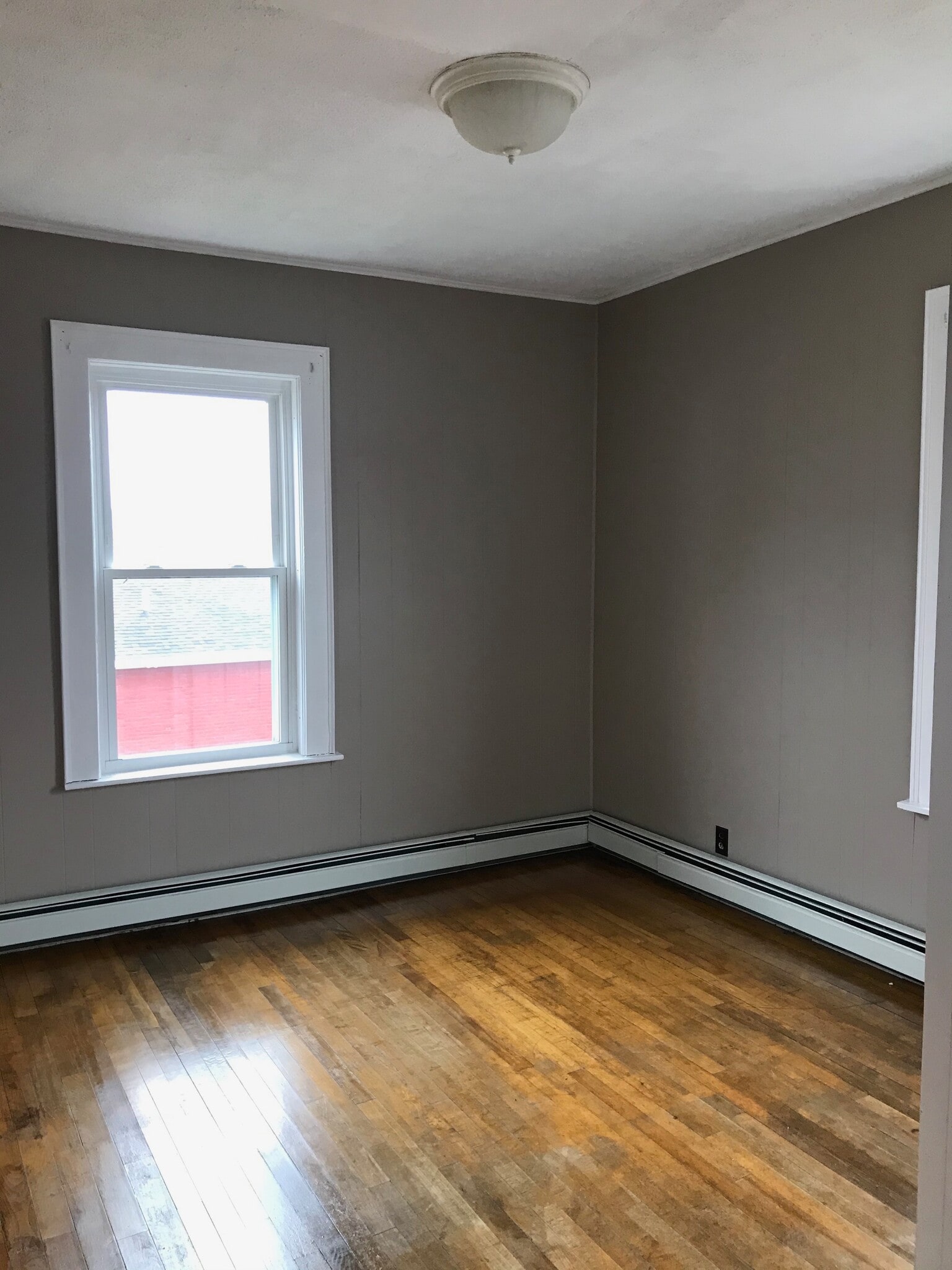 Building Photo - 527 Champlain St