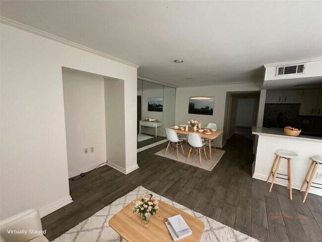 Building Photo - 1909 Brun St