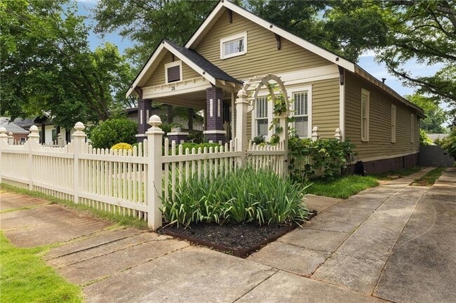 Building Photo - 28 Clay St SE