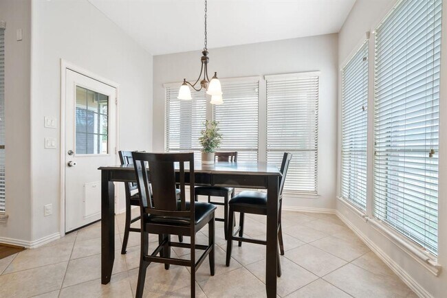 Building Photo - 2711 Leah Manor Ln