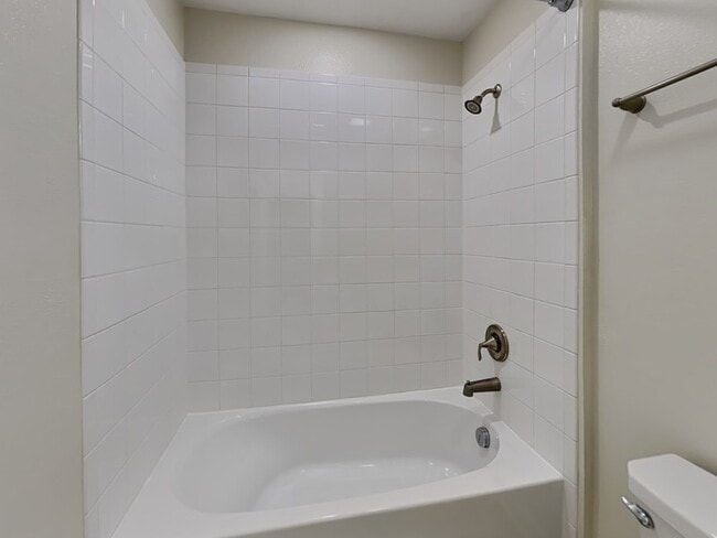 Building Photo - 472 Brunswick Dr