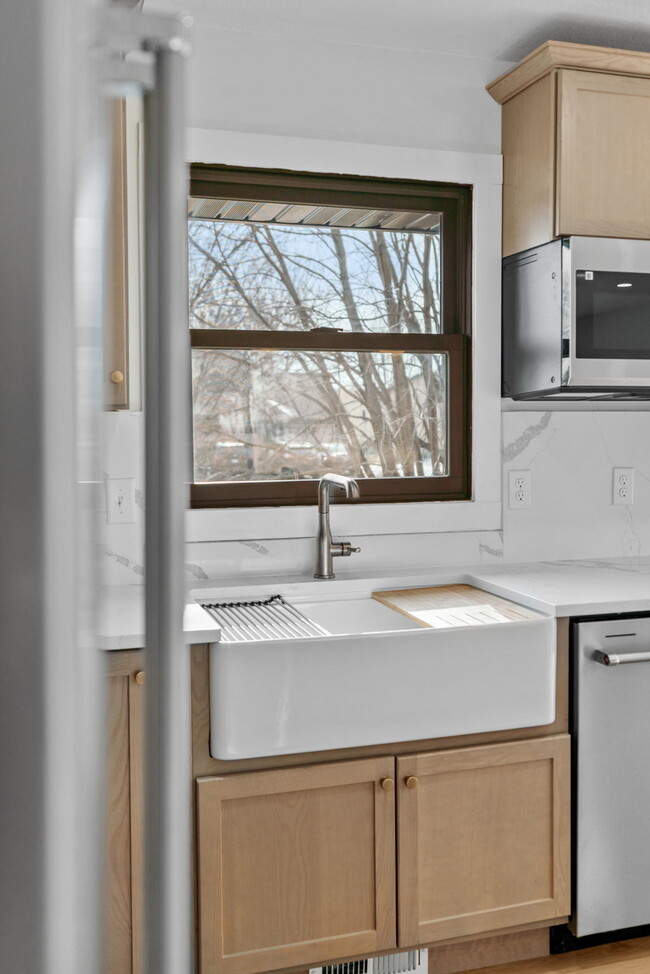 Building Photo - "Charming 4-Bedroom Home with Granite Elegance in Lino Lakes – 2584 Sq Ft of Comfort!"