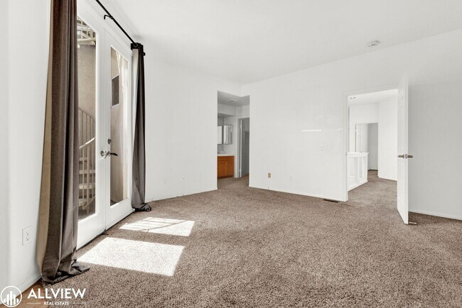 Building Photo - Spacious Coastal Condo with Rooftop Ocean ...