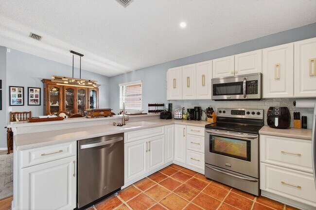Building Photo - 10332 Islander Dr