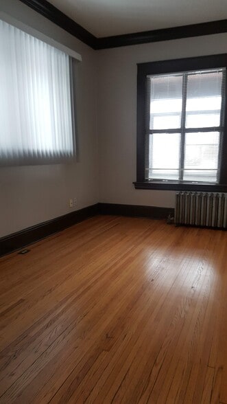 living room - 3300 1st Ave S