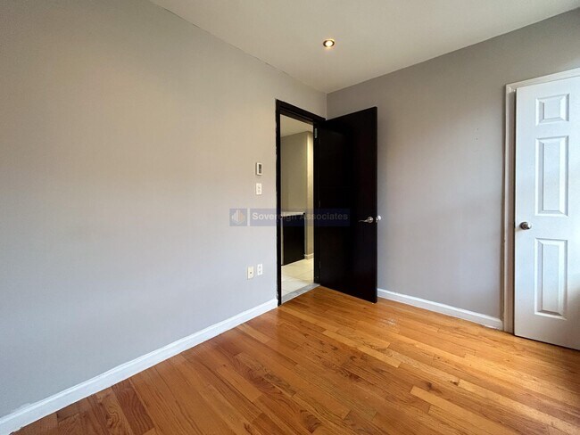 Building Photo - 312 W 114th St