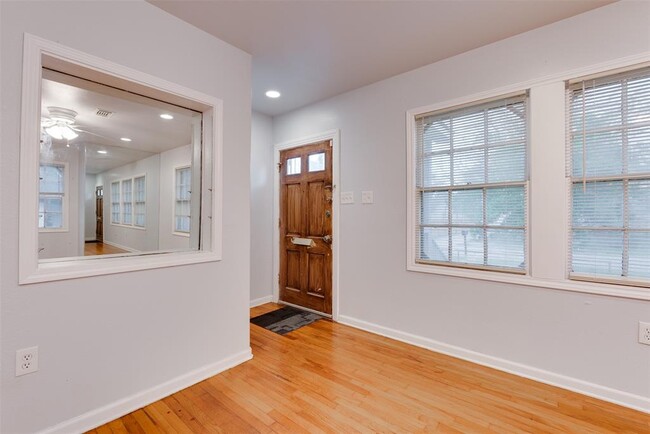 Building Photo - 4310 E Toliver St