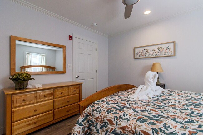 Building Photo - 717 Lancaster Ave