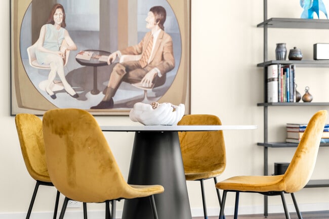 Building Photo - 340 W Diversey Pkwy