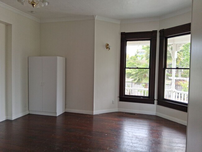 Building Photo - Golden Sails Property Group LLC -933 E. Sa...