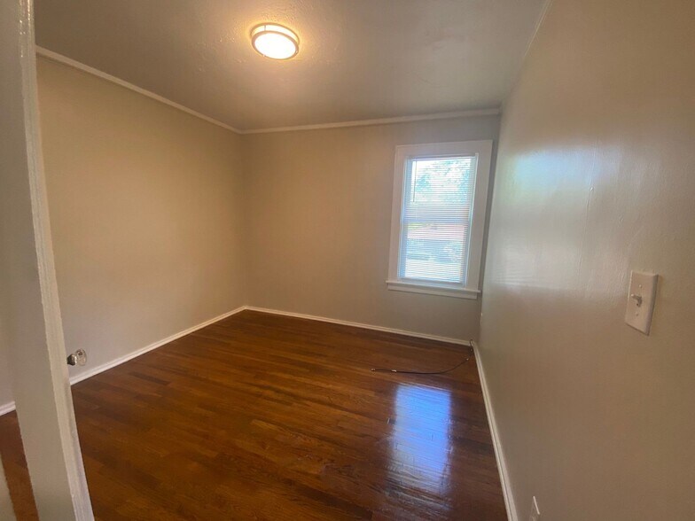 Building Photo - 17815 McIntyre St