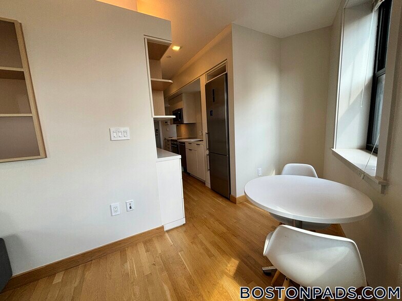 Building Photo - 115 Mt Auburn St