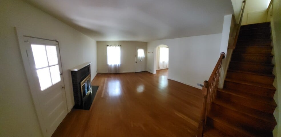 Living Rm - 1605 N Stafford St