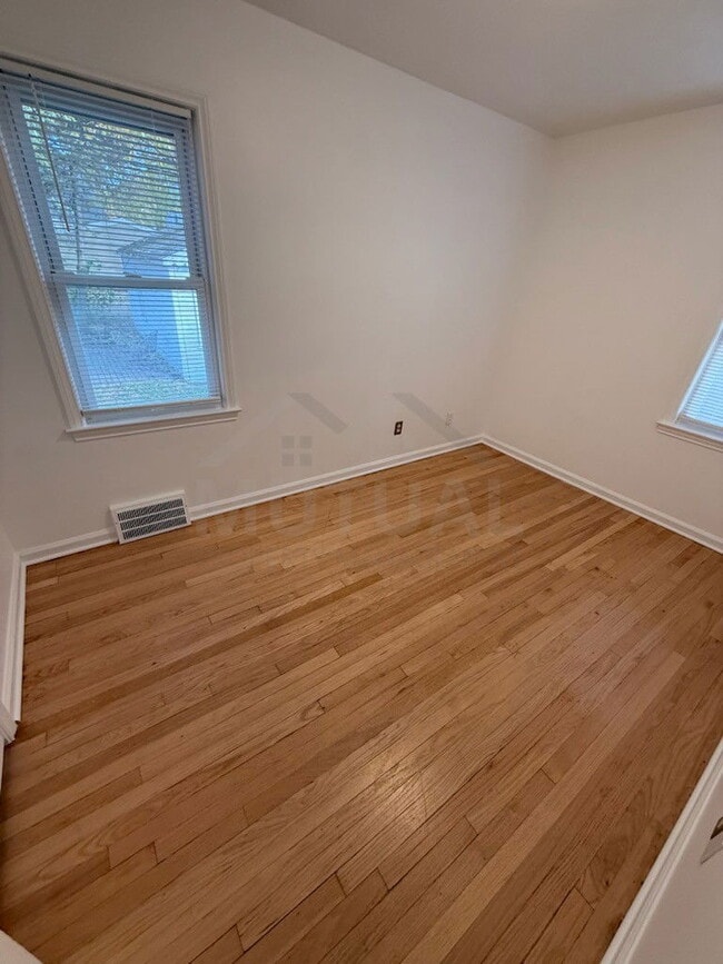 Building Photo - 774 Gardendale St