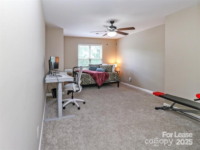 Building Photo - 7204 Michaels Landing Dr