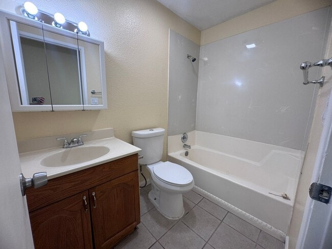 Building Photo - 3 Bedroom Home with RV Parking!